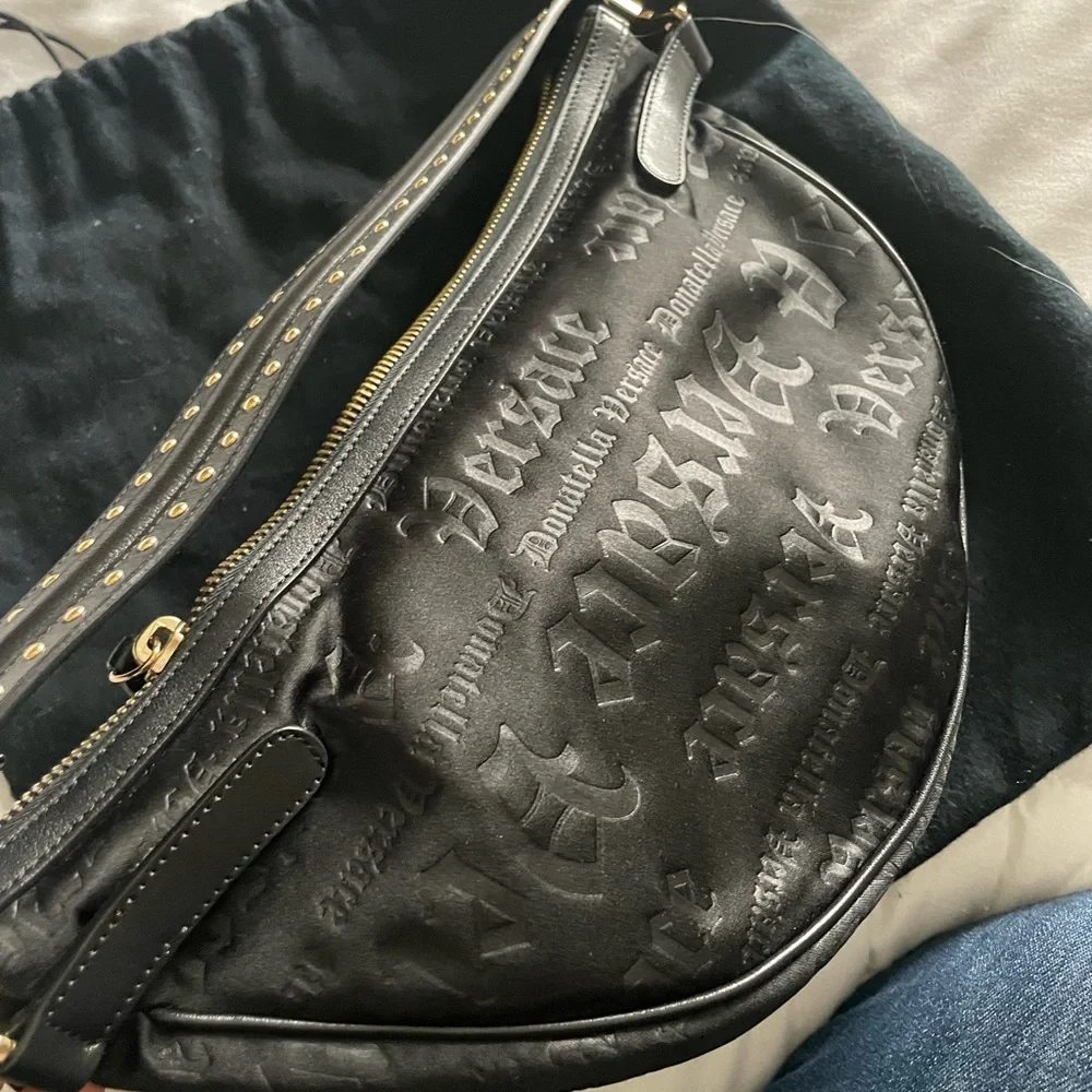 Versace half moon shoulder bag black with studs vintage 90’s - Picture 12 of 16